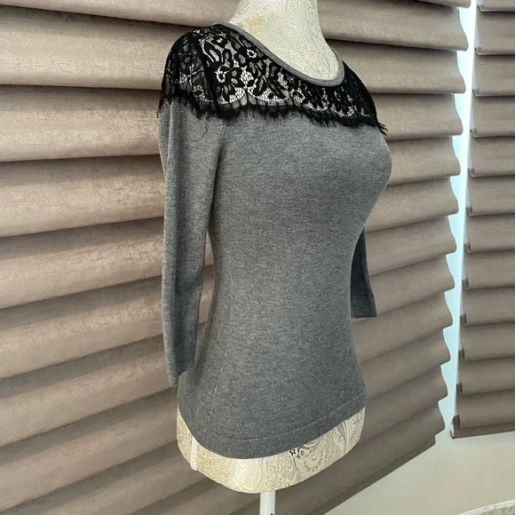 Express Sweater Gray Black Lace Trim 3/4 Sleeve Size XS - Picture 3 of 12